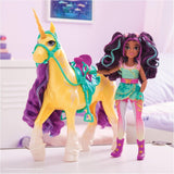 Unicorn Academy Ankleidepuppe Ava - la muñeca original para la popular serie Netflix, 24 cm grande y con 7 accesorios para juegos de rol fantásticos, para niños de 4 años