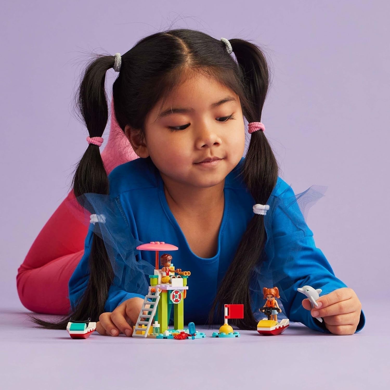 LEGO Friends Torre de observación de salvavidas con motos de agua, juguete para niños, idea de regalo para niñas y niños a partir de 5 años con 2 figuras y un delfín, juguete de moto de agua 42623 Juegos de construcción Besuche den LEGO-Store