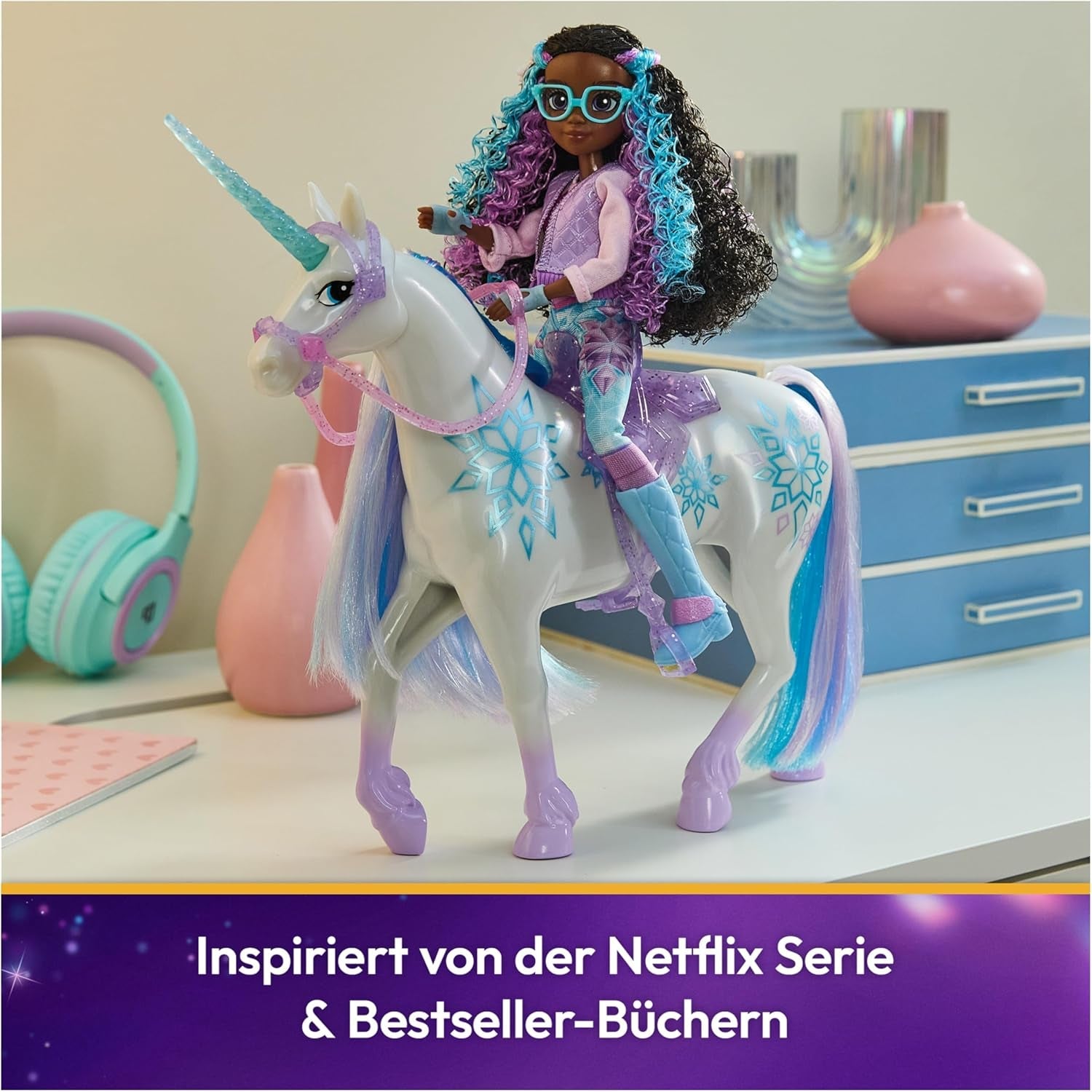 Unicorn Academy Unicorn Glacier: 28 cm de altura, el unicornio original de Netflix de Layla con melena y cola reales, brida, silla y cepillo extraíbles, para edades de 4 años en adelante