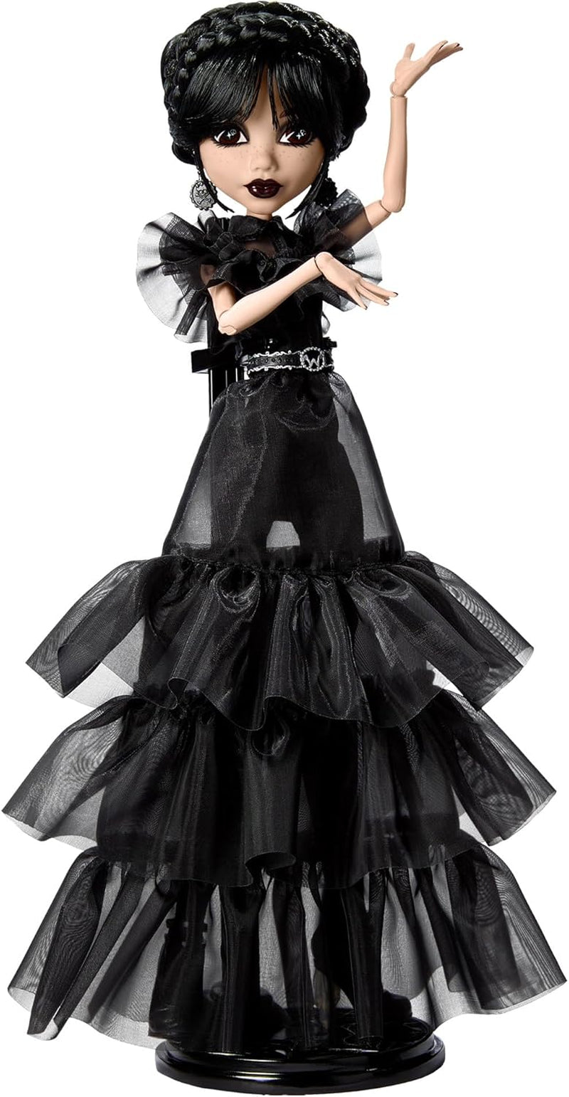 Muñeca Monster High Wednesday, figura coleccionable de Rave'N Wednesday con vestido gótico negro inspirado en la escena del baile, accesorios premium y soporte para muñecas, HXJ03