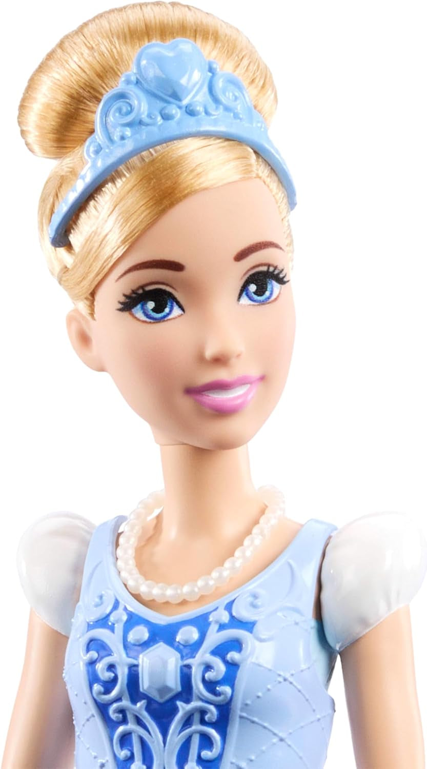 Muñeca de moda Mattel Disney Princess Toys Cenicienta con 2 conjuntos, 9 accesorios, 2 tops con clips y 2 faldas. Historias 2 en 1 inspiradas en la película de Disney, JCR95