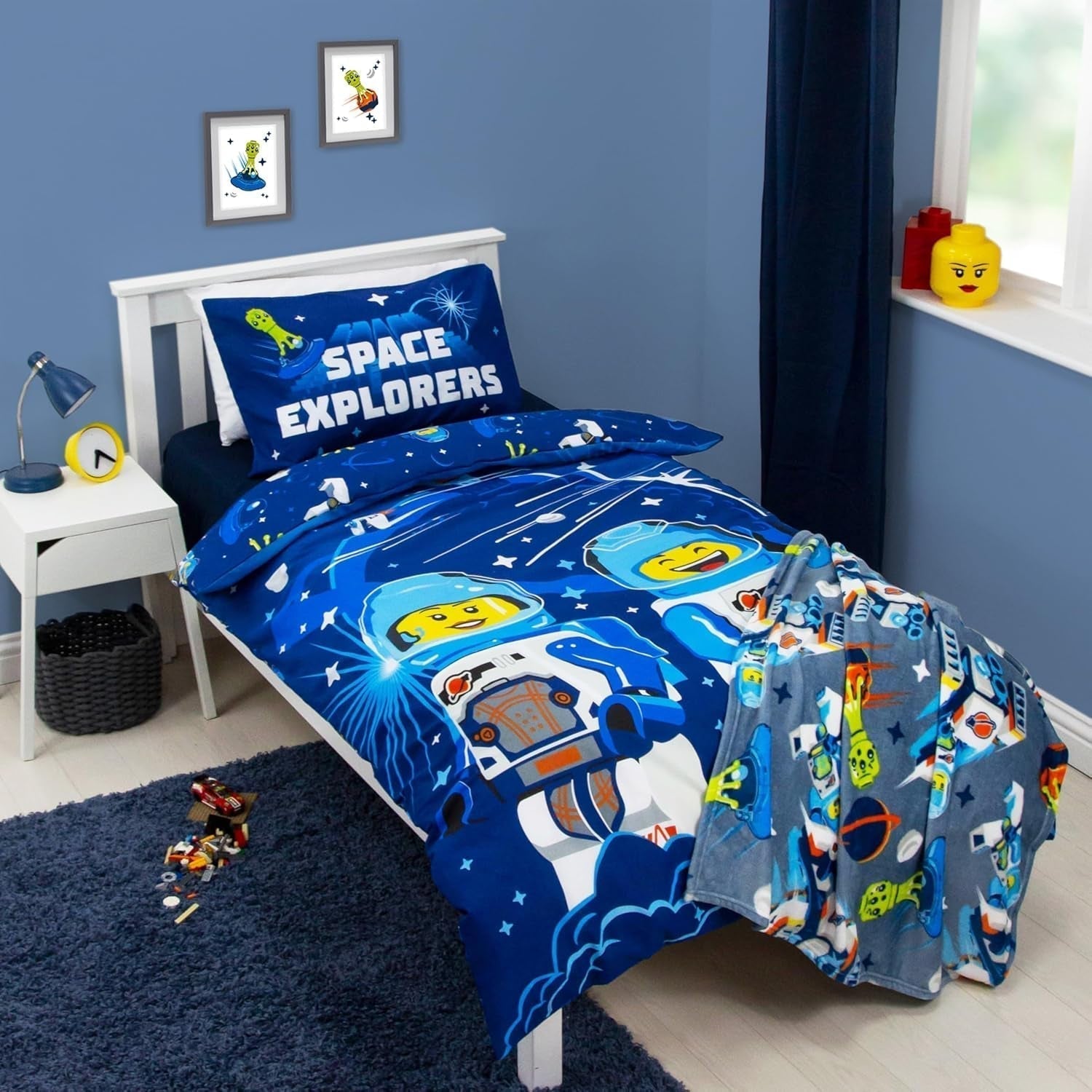 Character World Manta Polar Oficial Lego® City, Súper Suave, Cálida Manta Azul, Diseño Cityspace, Perfecta para Dormitorios, Acampar y Dormir, Camas y Mantas de 100 X 150 Cm Besuche den Character World-Store