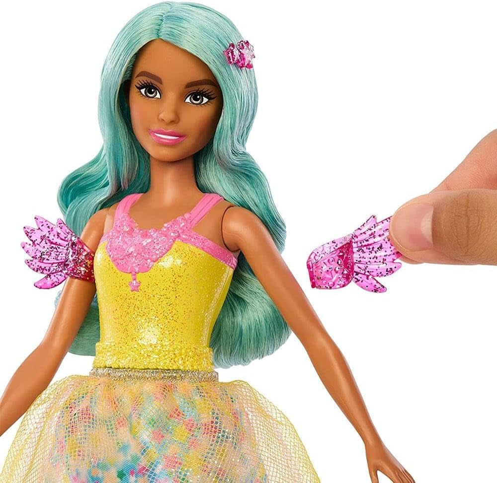 Barbie Hidden Magic - Muñeca Teresa con disfraz de hada, pelo ondulado y peine para peinarse divertida, a partir de 3 años, HLC36