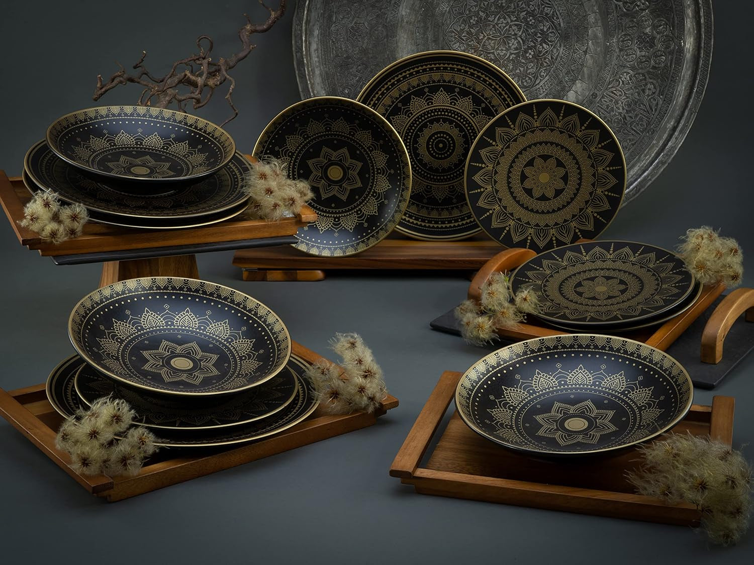 CreaTable, 23588, Serie MANDALA GOLD - Negro, Vajilla de 12 piezas, Juego de platos de porcelana, Apto para lavavajillas y microondas, Fabricación de calidad