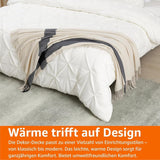 Amazon Basics Manta ligera de poliéster reciclado, manta acogedora para decoración de habitaciones, 127 x 152 cm, blanco marfil con estampado azul Camas y mantas a cuadros Besuche den Amazon Basics-Store