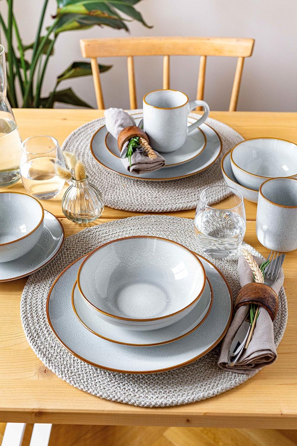 MÄSER Mabella, Vajilla vintage para 4 personas, servicio combinado de 20 piezas con refinado esmalte reactivo y fino borde marrón, Gres, Gris-Beige