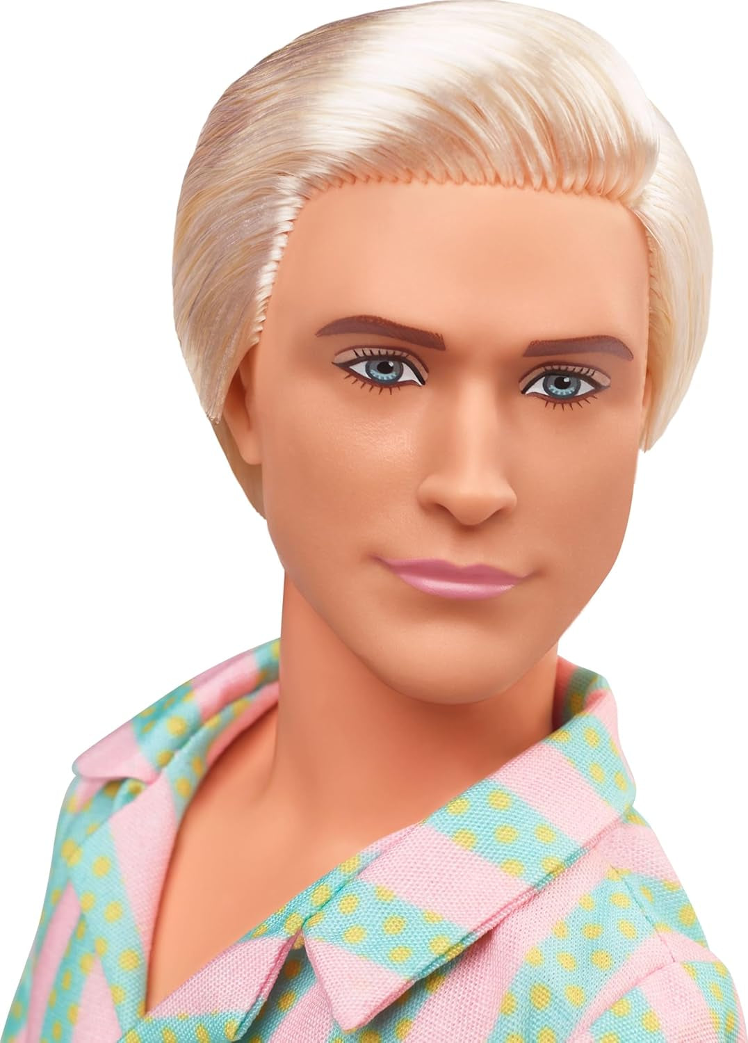 Muñeca Barbie Ken de la película Barbie con ropa de playa a rayas rosa pastel y verde, tabla de surf y zapatillas blancas, JBJ54