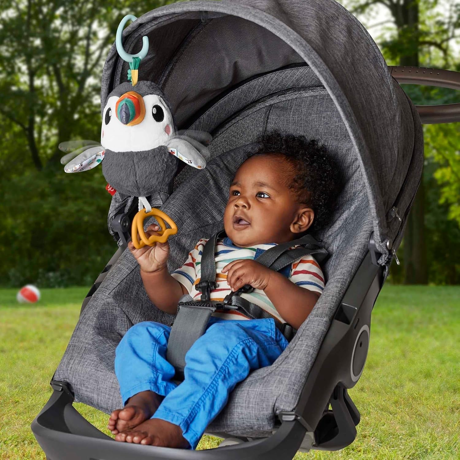 FISHER-PRICE Flap & Go Toucan - Cochecito de peluche que promueve la motricidad fina y las habilidades sensoriales del recién nacido desde el nacimiento HNX66 Baby Toys Naty Shop