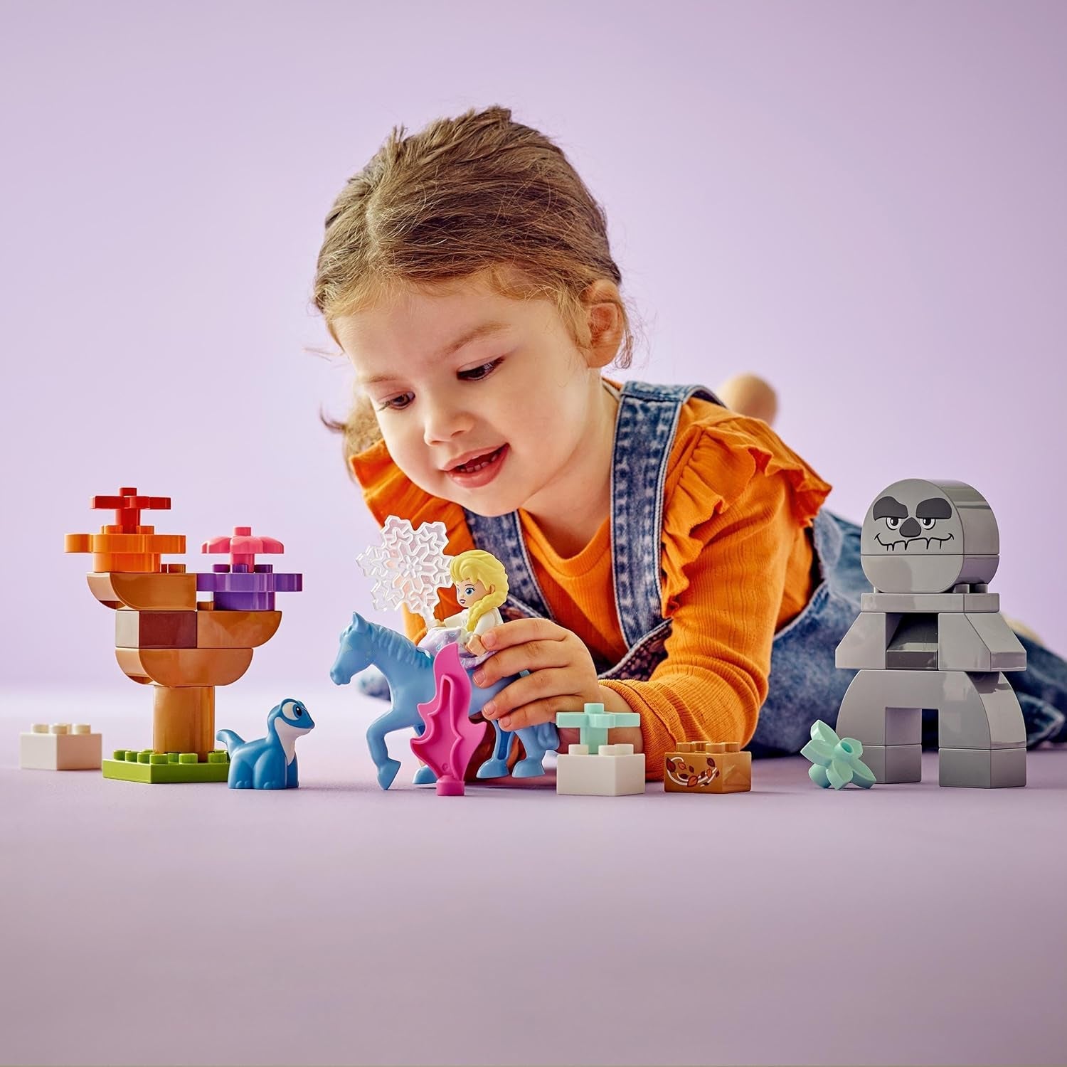 LEGO DUPLO | Disney ELSA y Bruni en el Bosque Encantado, Reina de Hielo 4 Figuras Juguete para Niños de 2 Años, Regalo Preescolar para Niñas y Niños Mayores de 2 Años, Basado en Frozen 2 Juegos de Construcción 10418 Beuche den LEGO-Store