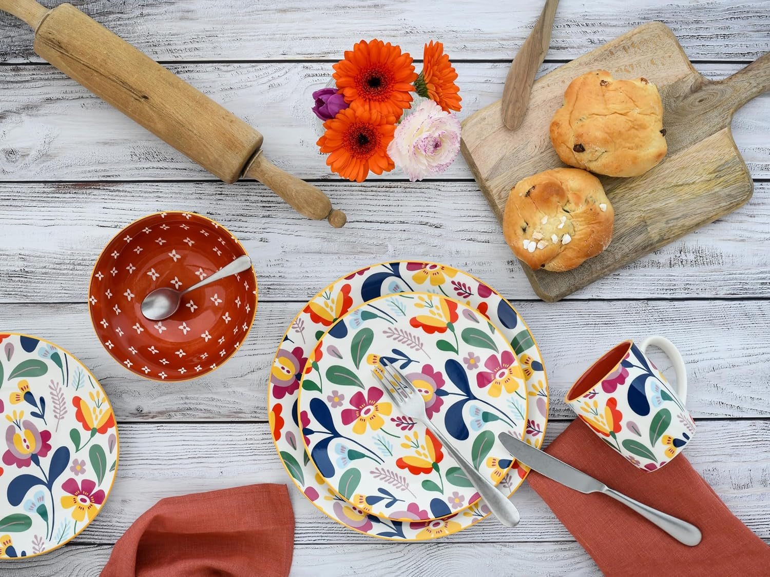 CreaTable, 17407, serie Folklore, juego de vajilla de 16 piezas para 4, servicio combinado de porcelana, apto para lavavajillas y microondas, fabricación de calidad