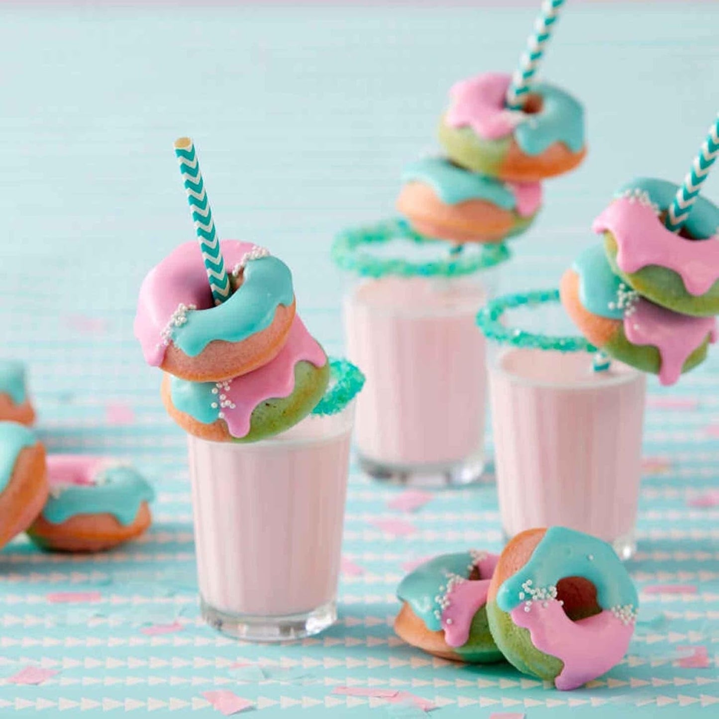 Wilton Donut-Backform Mit 12 Mulden Donutform, Hochwertige Donut Backform Mit Antihaftbeschichtung Für 12 Mini-Donuts, Spülmaschinenfest Moldes y bandejas para hornear Naty Shop