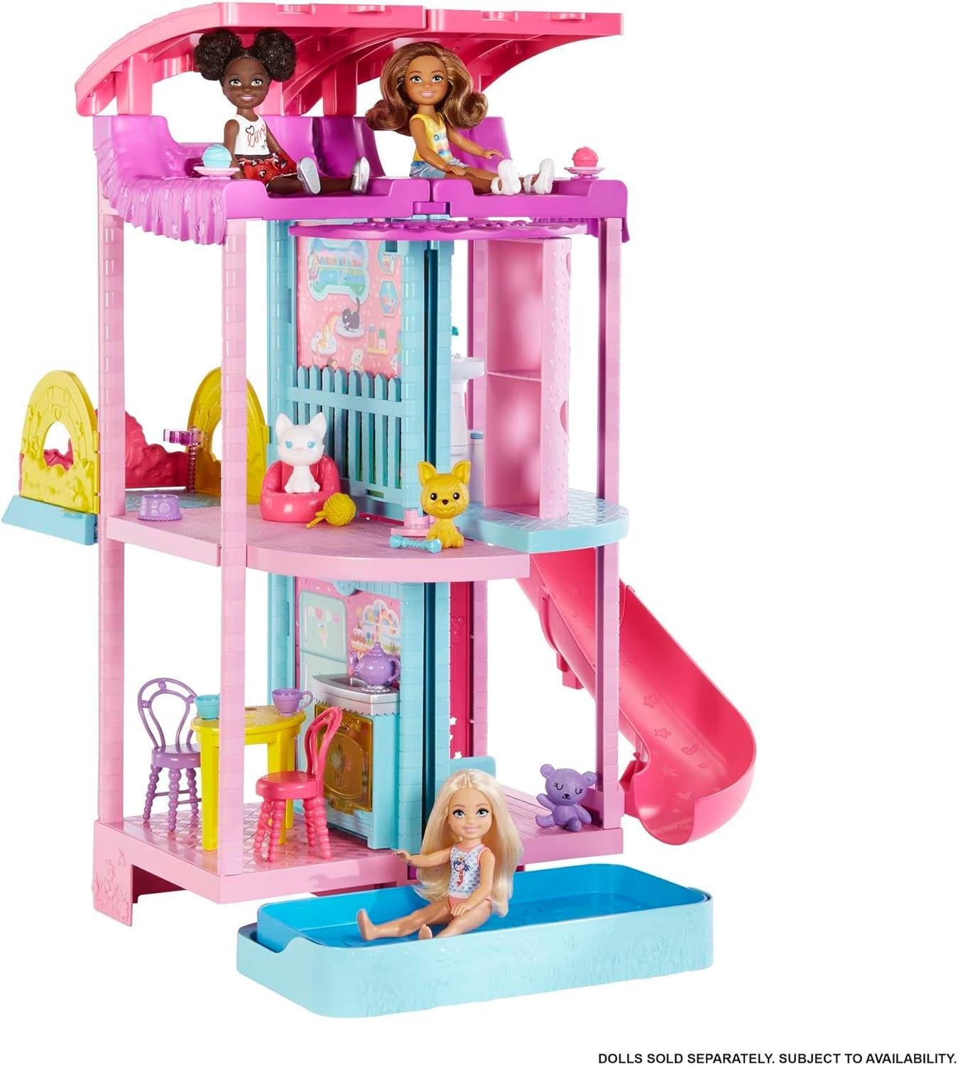 Casa de juegos Barbie Chelsea: 3 pisos transformadores, áreas de juego secretas, ascensor, piscina, tobogán, 2 mascotas y más de 20 accesorios, para mayores de 3 años, HHX44