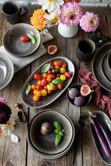 MÄSER 934073 Niara Organic Series Vajilla moderna para 4 personas con un atractivo aspecto vintage, servicio combinado de 16 piezas con una combinación especial de esmalte negro y marrón, gres
