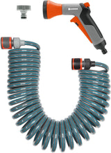 Juego completo de manguera en espiral Gardena 4647-20, con retracción automática de manguera, con boquilla rociadora y conexión para grifo (longitud de la manguera: 10 m, diámetro de la manguera: 9 mm, juego: sí)
