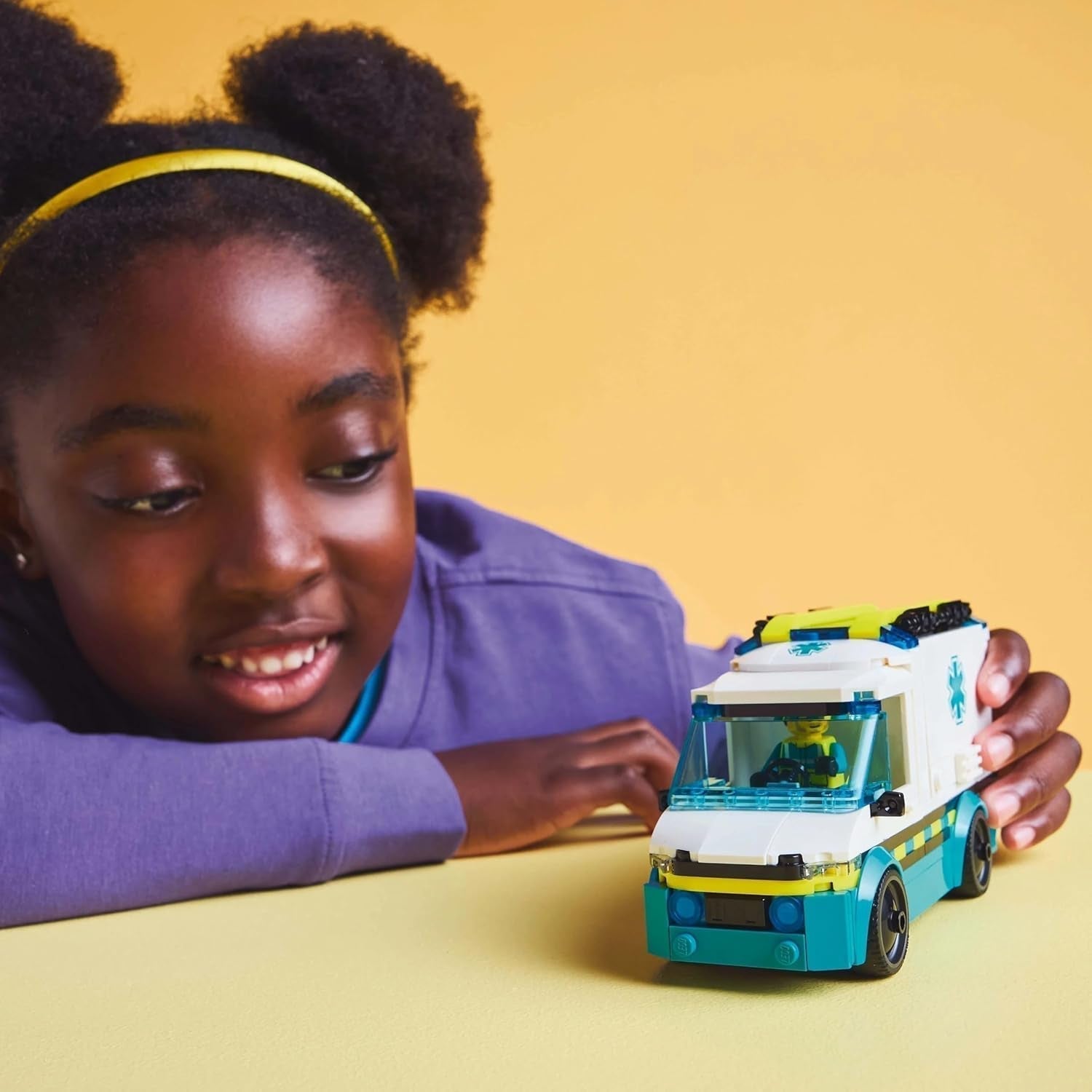 Ambulancia LEGO City - juguete con 2 minifiguras (patinador y conductor) - juguete educativo para niños y niñas a partir de 5 años - ideas para regalos de cumpleaños y fiestas 60451 Juegos de construcción Besuche den LEGO-Store