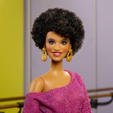 Muñeca Barbie Signature Debbie Allen Tribute Collection con top con hombros descubiertos, cinturón dorado y pantalones y leggings con flecos morados, JBJ24