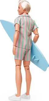 Barbie la Película - Muñeca Fans del Cine, Muñeco Ken, Muñeco Coleccionable con Tabla de Surf y Zapatillas, Cuerpo Móvil, Pelo Rubio Platino, Apto para Regalo para Niños de 3 Años, HPJ97 Naty Shop Muñecas