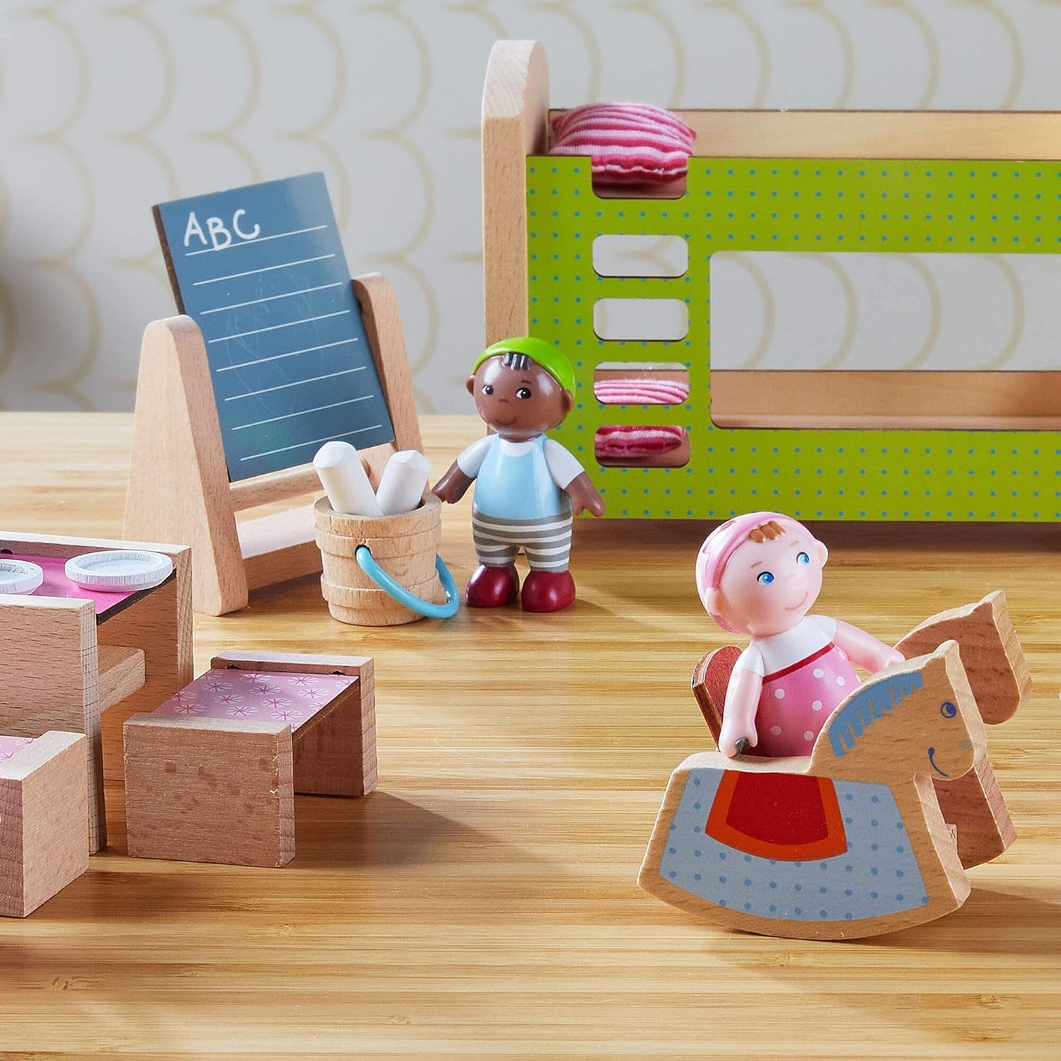 HABA 306696 - Juego de tiempo en familia Little Friends, accesorios flexibles para muñecas, a partir de 3 años