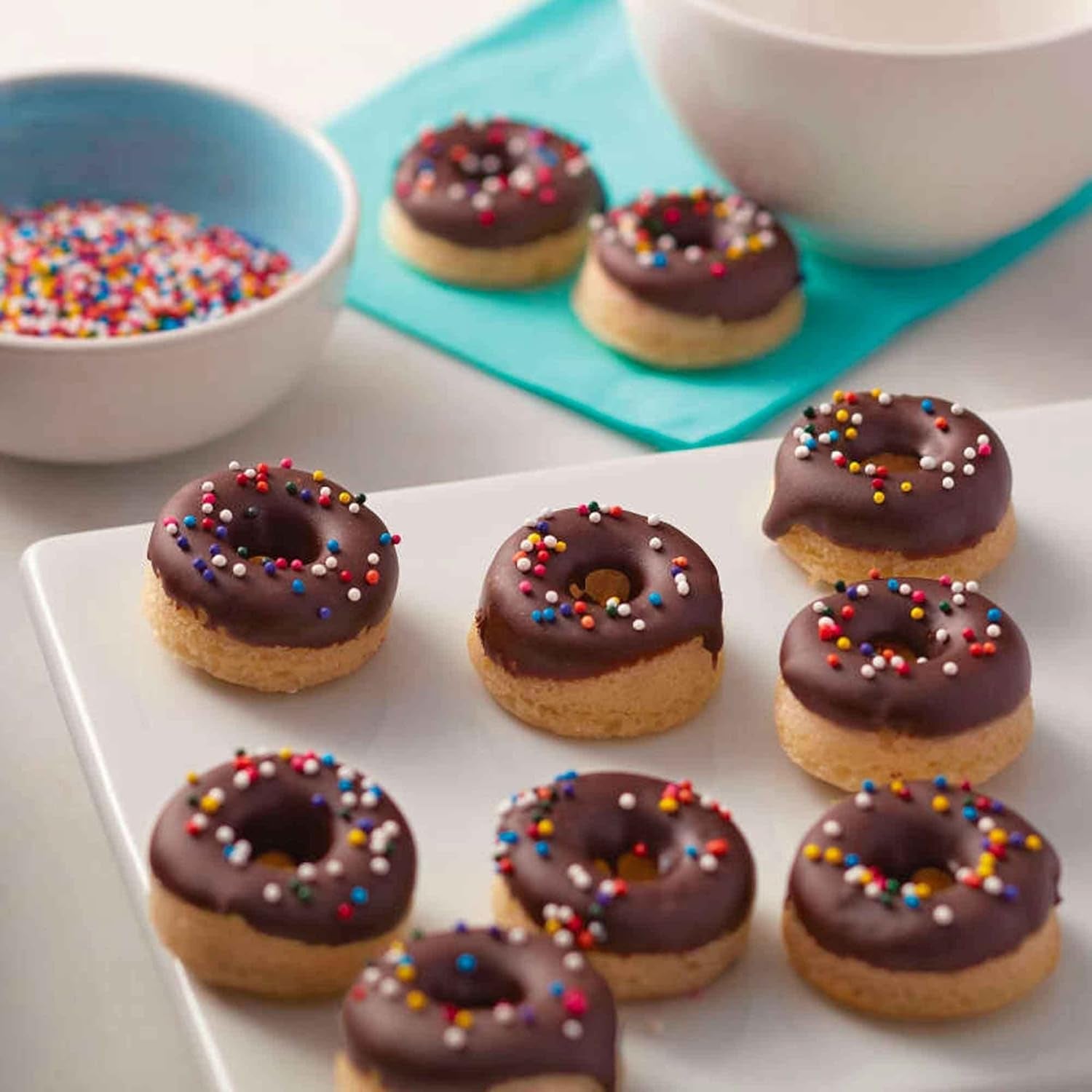 Wilton Donut-Backform Mit 12 Mulden Donutform, Hochwertige Donut Backform Mit Antihaftbeschichtung Für 12 Mini-Donuts, Spülmaschinenfest Moldes y bandejas para hornear Naty Shop