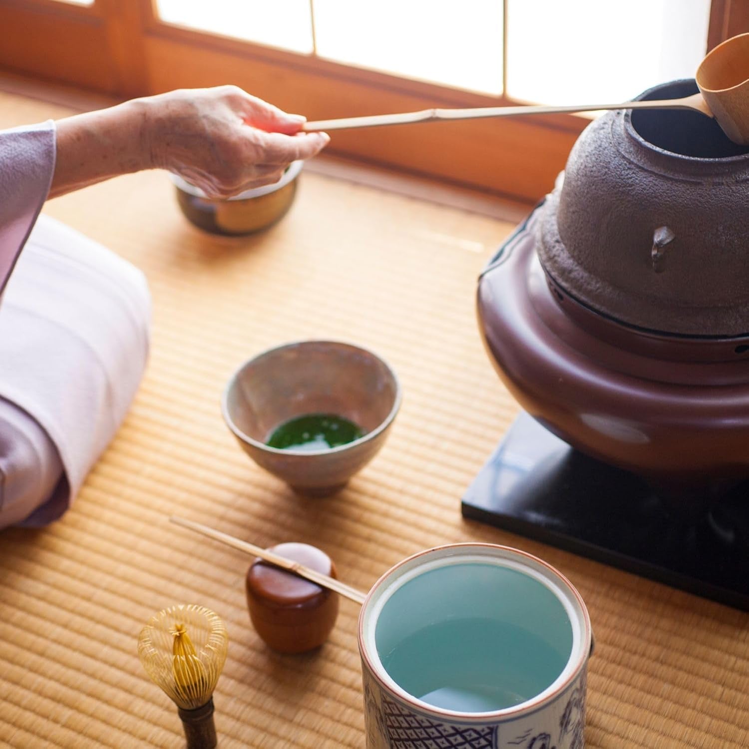 Té Sakura Matcha 50 g - Grado ceremonial de Japón - Té verde premium con polvo de flor de Sakura - Primera cosecha, molido en piedra, vegano, sin aditivos