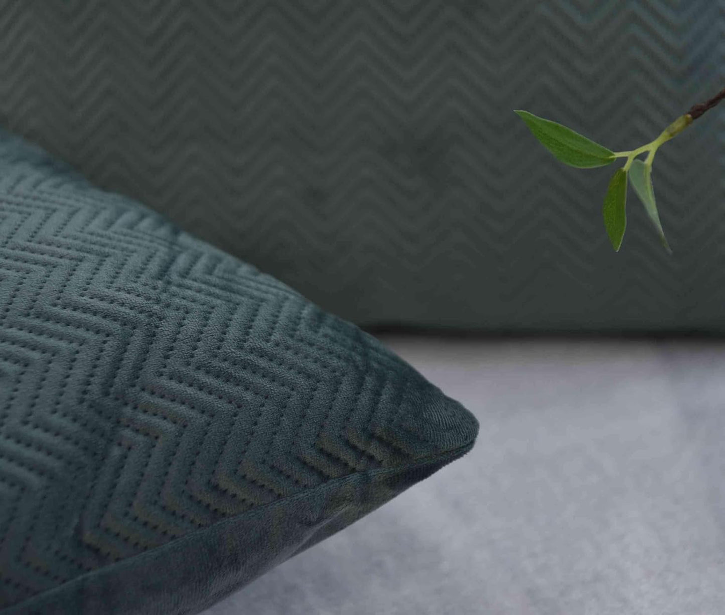 Almohada tipo caja para cortina Almohada decorativa L x A 45X45 cm Jacquard verde "Greta" con diseño de espiga Cuidado fácil Cierre de cremallera Relleno suave 320G - Variedad de colores, 2023510 Almohadas de viaje Naty Shop