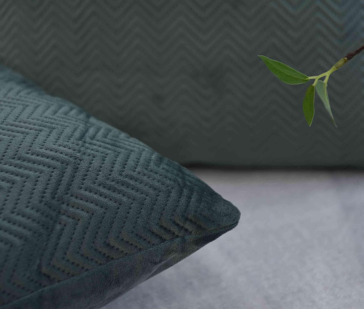 Almohada tipo caja para cortina Almohada decorativa L x A 45X45 cm Jacquard verde "Greta" con diseño de espiga Cuidado fácil Cierre de cremallera Relleno suave 320G - Variedad de colores, 2023510 Almohadas de viaje Naty Shop
