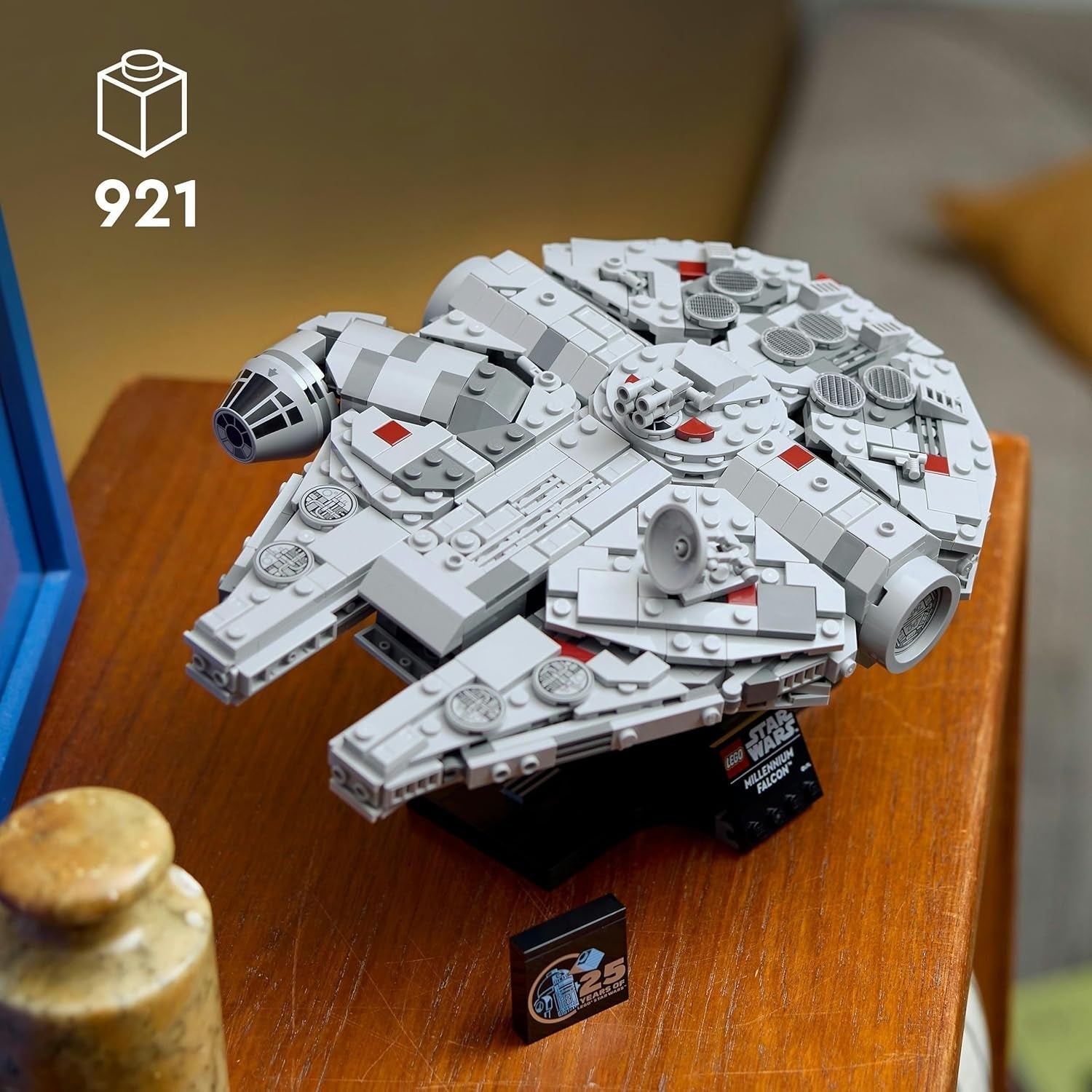 LEGO Star Wars Set del 25º Aniversario del Halcón Milenario para adultos Barco para construir Kit de modelo de nave espacial coleccionable Una Nueva Esperanza Regalos para hombres y mujeres 75375 Juegos de construcción Besuche den LEGO-Store