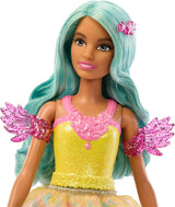 Barbie Hidden Magic - Muñeca Teresa con disfraz de hada, pelo ondulado y peine para peinarse divertida, a partir de 3 años, HLC36
