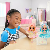 JAJAJA. Surprise Tweens Surprise Swap Series - Braids-2-Waves Winnie - Modepuppe mit mehr als 20 Überraschungen inclusive Styling-Kopf und fantastischer Mode and Accessoires - für Kinder ab 4 Jahren
