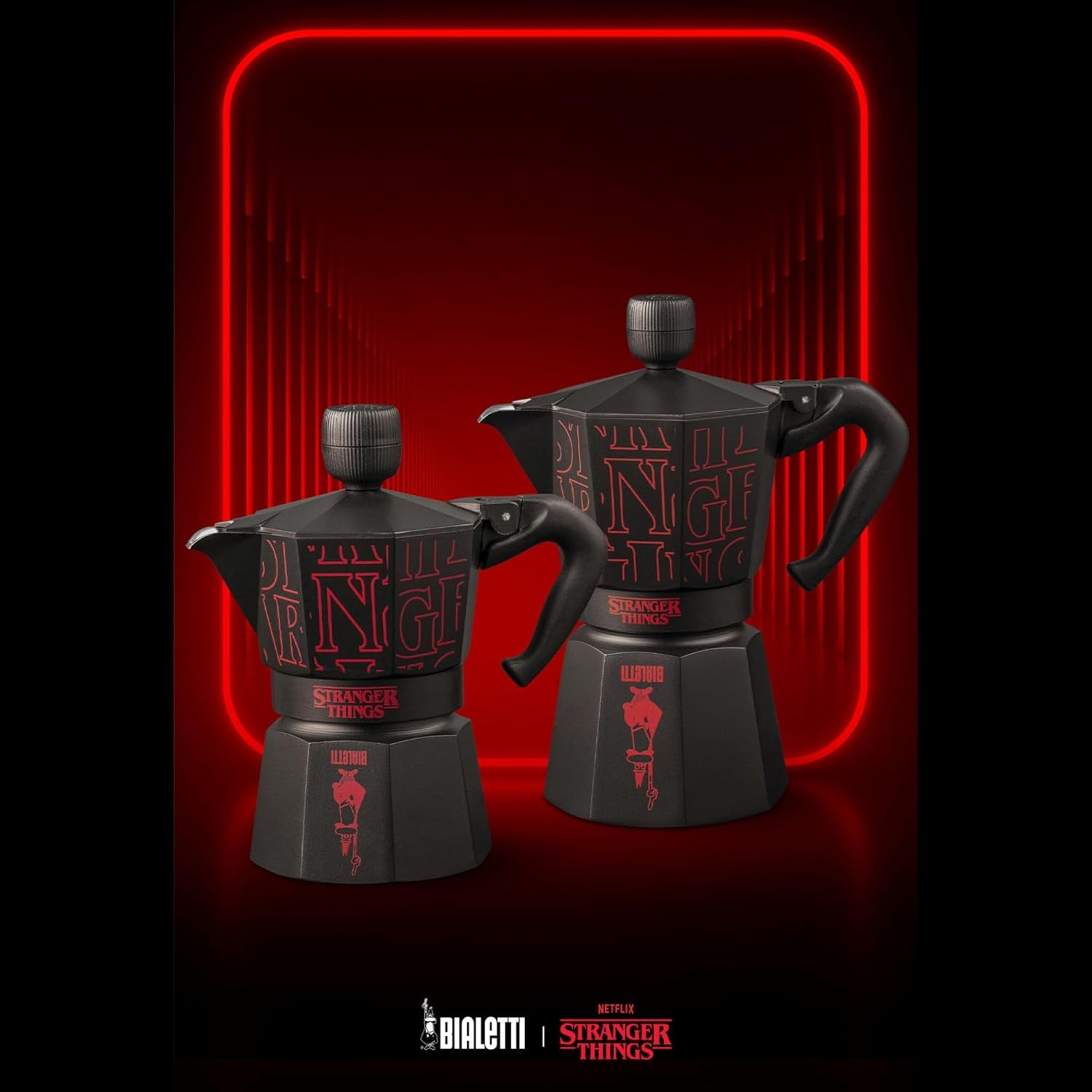 Bialetti Moka Express Stranger Things Cafetera de 3 tazas, Botón de música con función de carga USB-C, No apta para placas de inducción, 3 tazas (130 ml), Negra