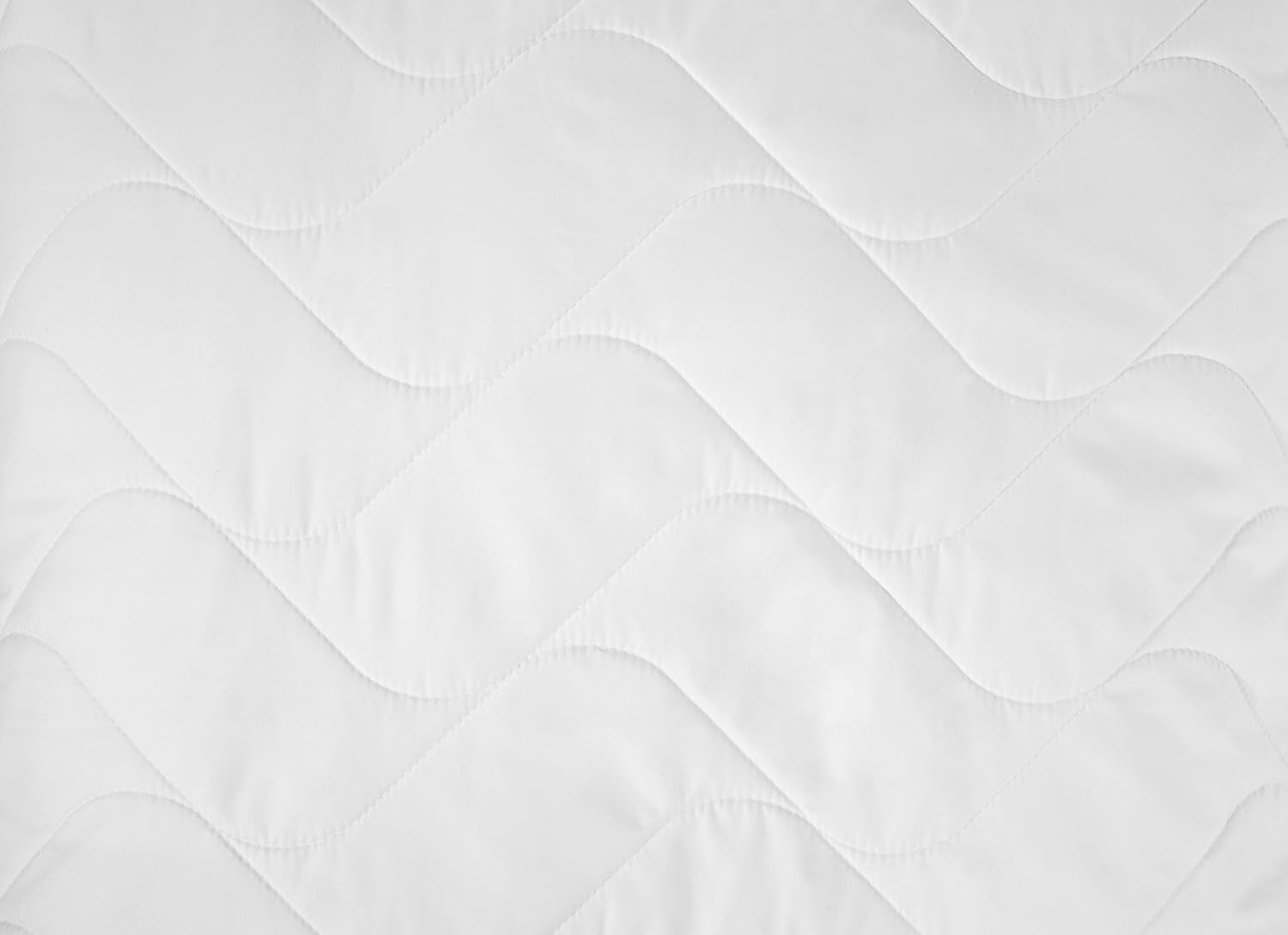 Almohada Traumnacht Topcool, Con fibras funcionales transpirables, 80 X 80 cm, Certificado Oeko-Tex, Producida de acuerdo con el estándar de calidad alemán Almohadas estándar Naty Shop