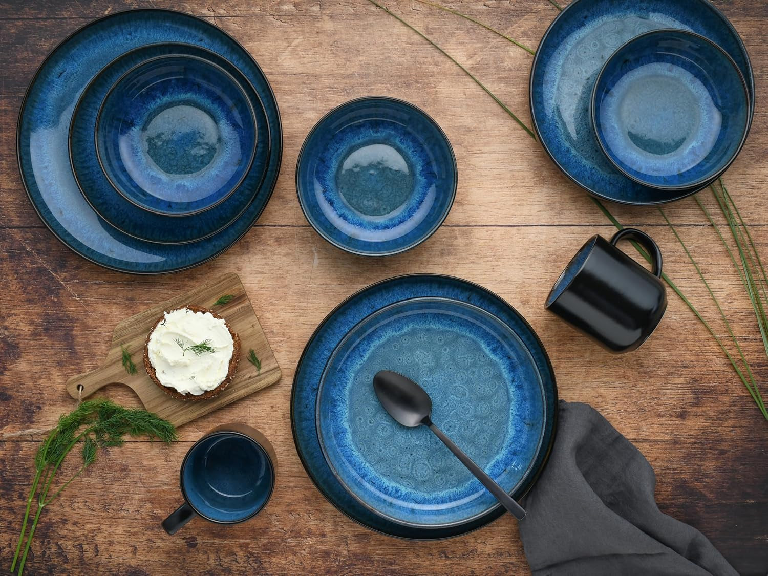 CreaTable, 20149, Serie Nordic Fjord Blue, Vajilla de 16 piezas para 4, Servicio combinado de porcelana, Apto para lavavajillas y microondas, Fabricación de calidad