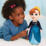 Muñeca Anna Disney Frozen 2: una muñeca articulada de 35 cm de altura con un icónico vestido de moda con el escudo de Arendelle y una tiara para mayor diversión, para niñas de 3 años en adelante