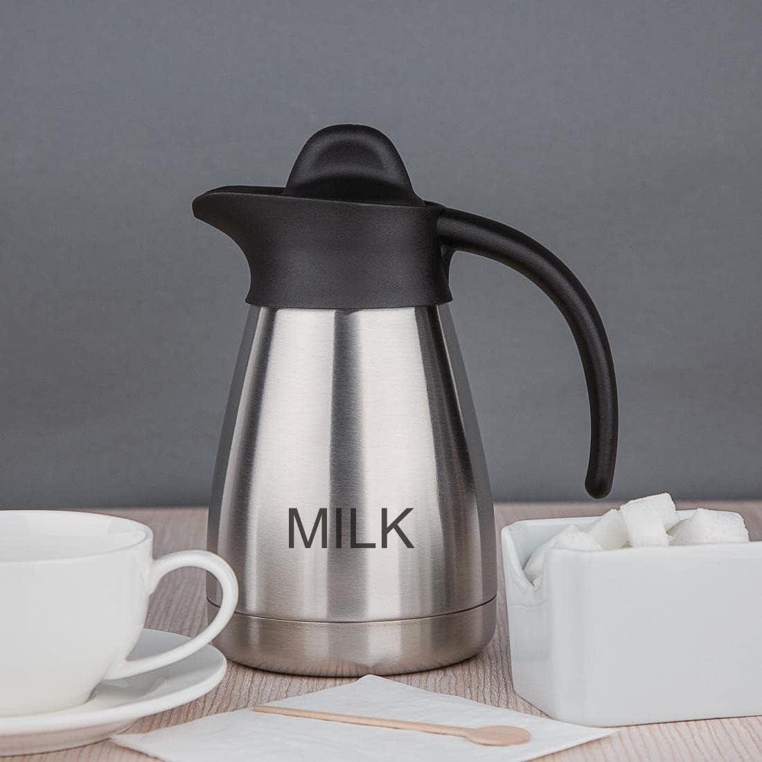 Taza de leche al vacío Olympia con tapa de rosca, 500 ml/17 oz, acero inoxidable con tapa negra, impresión de leche en el lateral, estaciones de buffet para té y café, CL371
