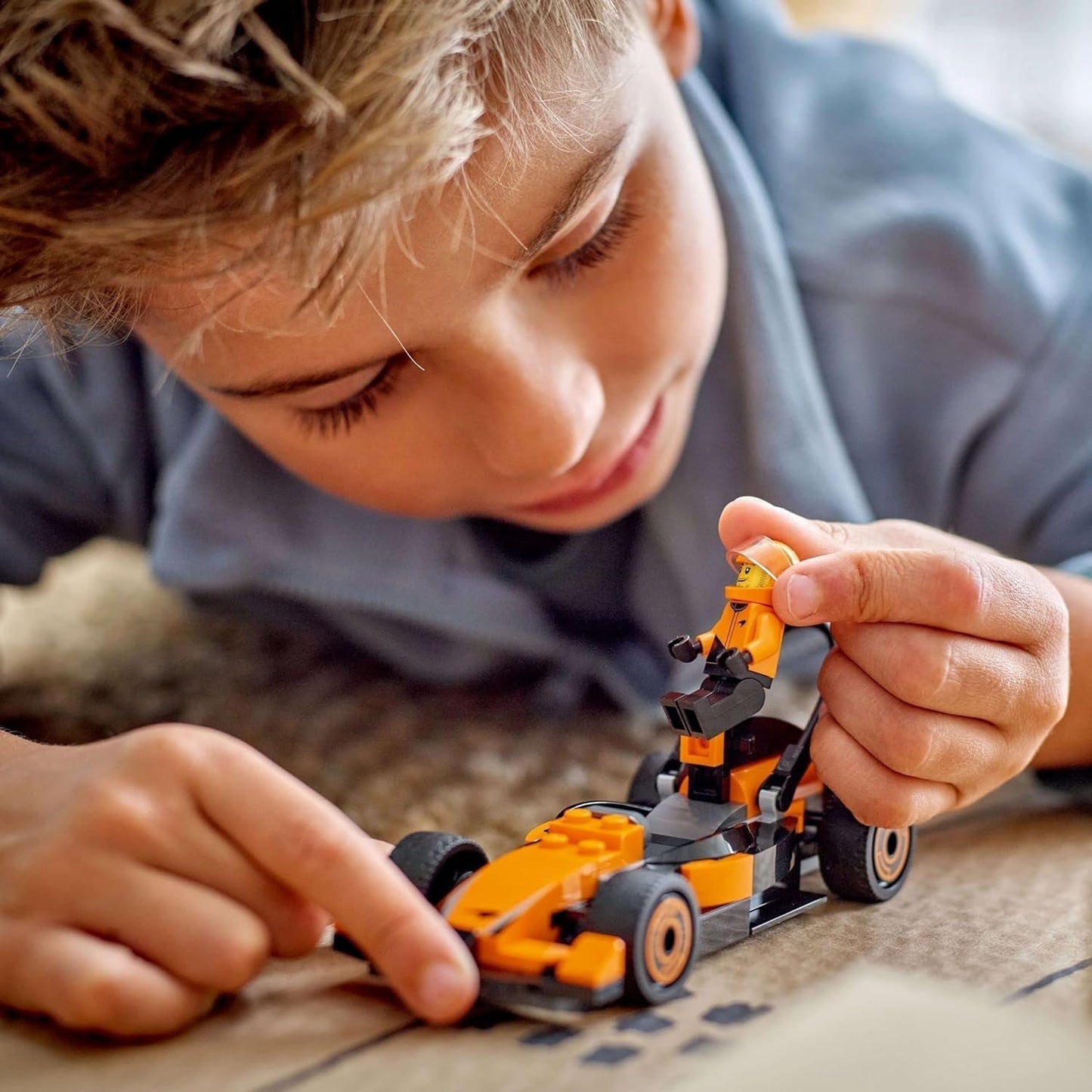 LEGO City F1 Racer con coche de carreras Mclaren - Modelo de juguete de Fórmula 1 con coche de carreras y minifigura - Pequeño regalo para niños y niñas a partir de 6 años o aficionados a los deportes de motor 60442 Juegos de construcción Besuche den LEGO-Store