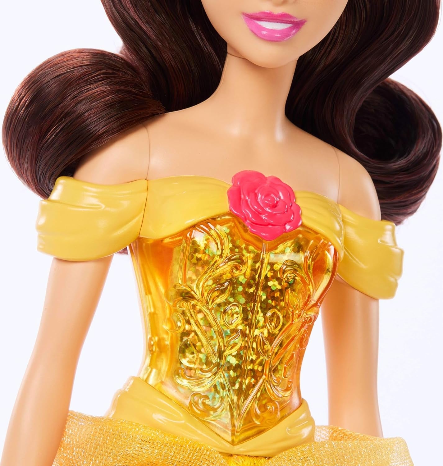 Mattel Disney Princess Toy Muñeca articulada Belle Fashion con ropa y accesorios brillantes Regalo inspirado en la película de Disney para niños HLW11