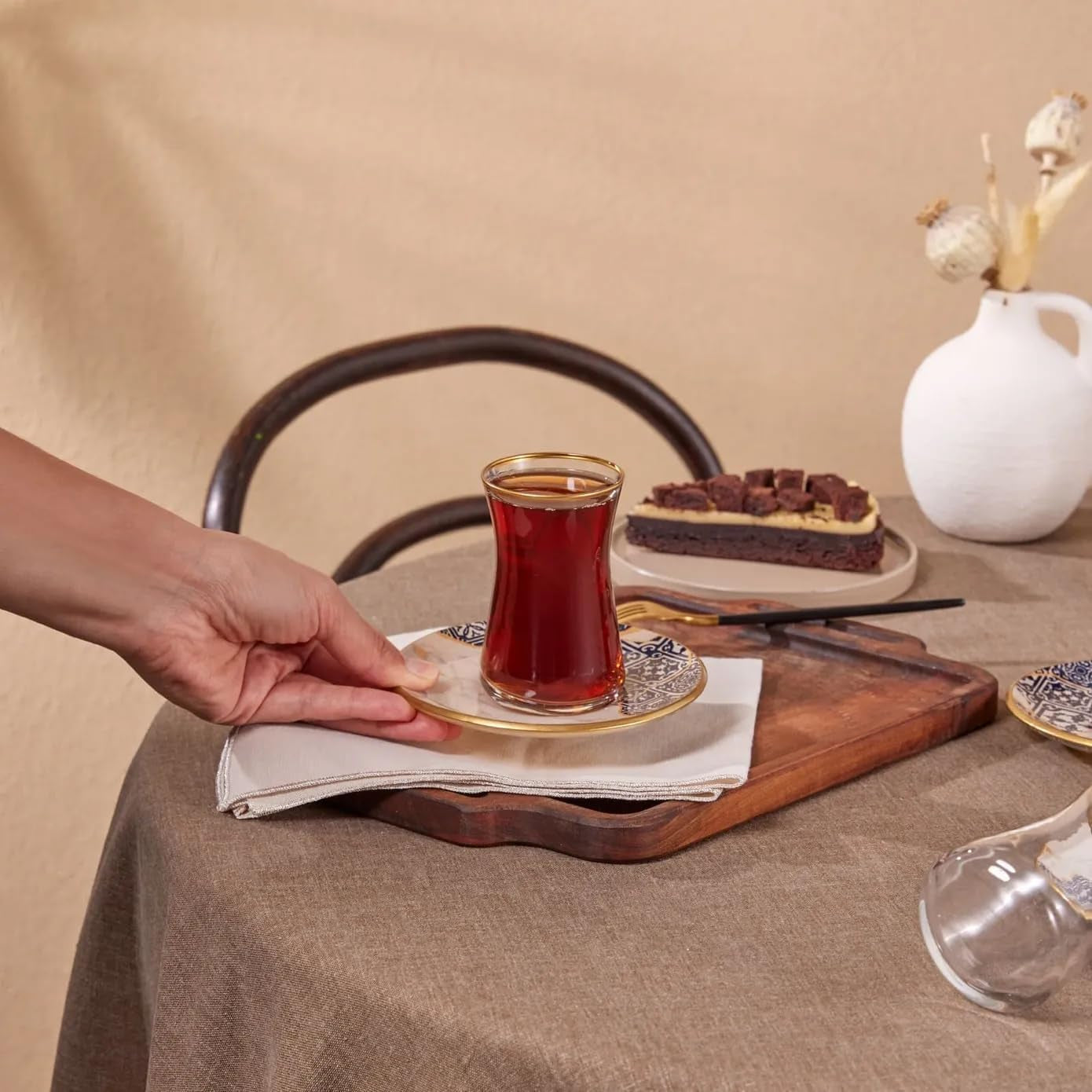 Juego de té Karaca Aris de 12 piezas para 6 personas: exquisito servicio de porcelana para disfrutar del té con elegancia