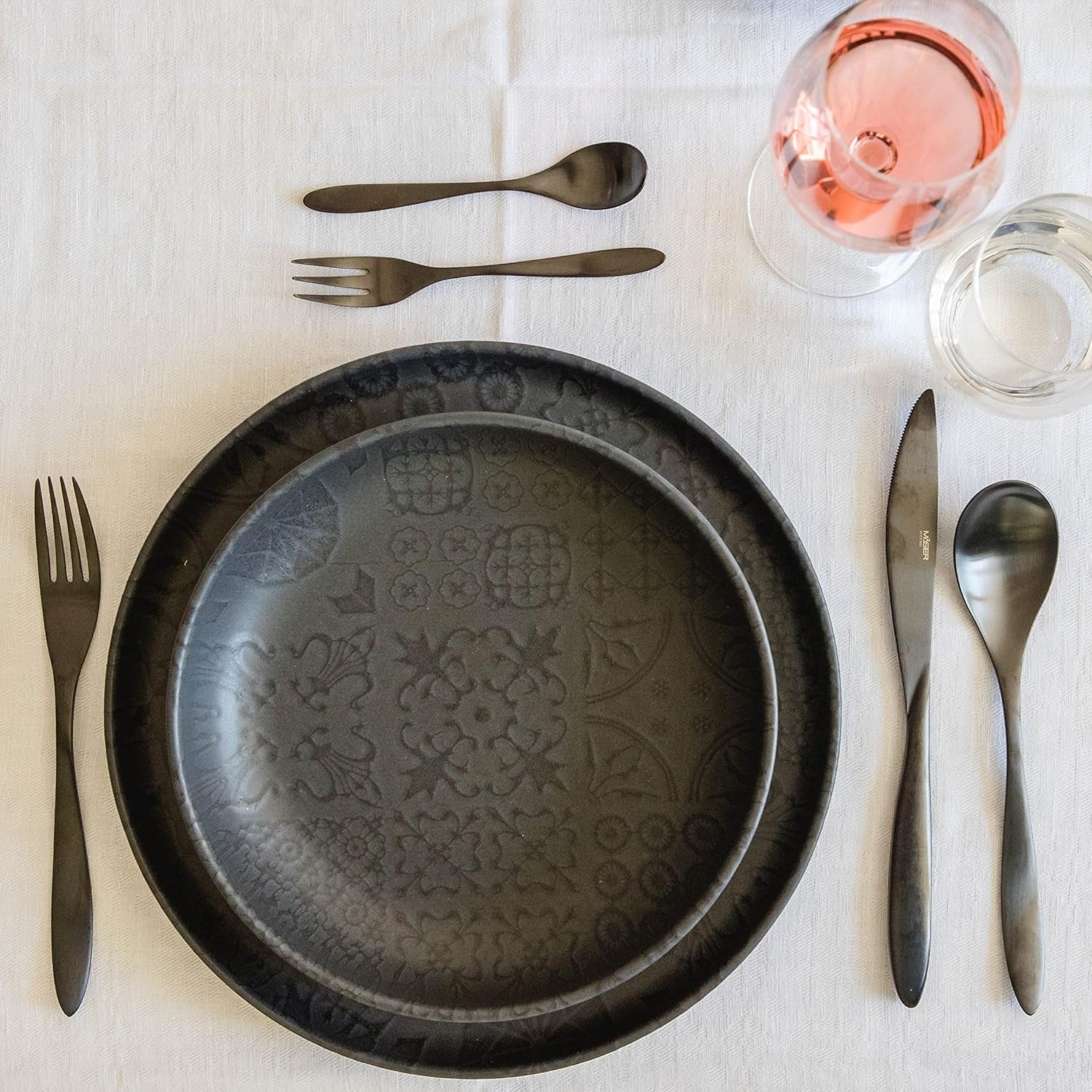 MÄSER 934064 Vajilla Moderna Vintage para 2, Diseño Morisco con Esmalte Mate, Vajilla de 8 Piezas, Platos y Cuencos de Cerámica de Alta Calidad, Gres, Negro