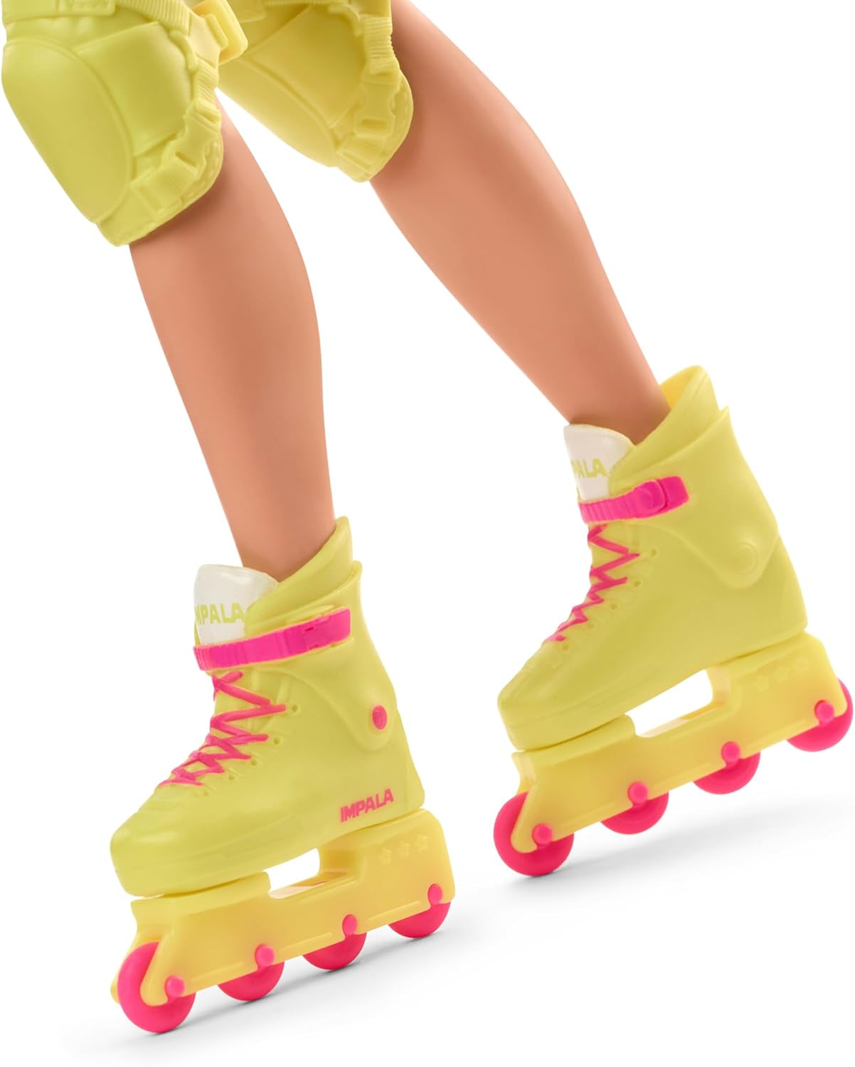 Muñeca Barbie Ken coleccionable de película con traje de patinaje de estilo retro y patines en línea, JBJ51, [Multicolor]