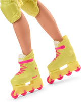 Muñeca Barbie Ken coleccionable de película con traje de patinaje de estilo retro y patines en línea, JBJ51, [Multicolor]