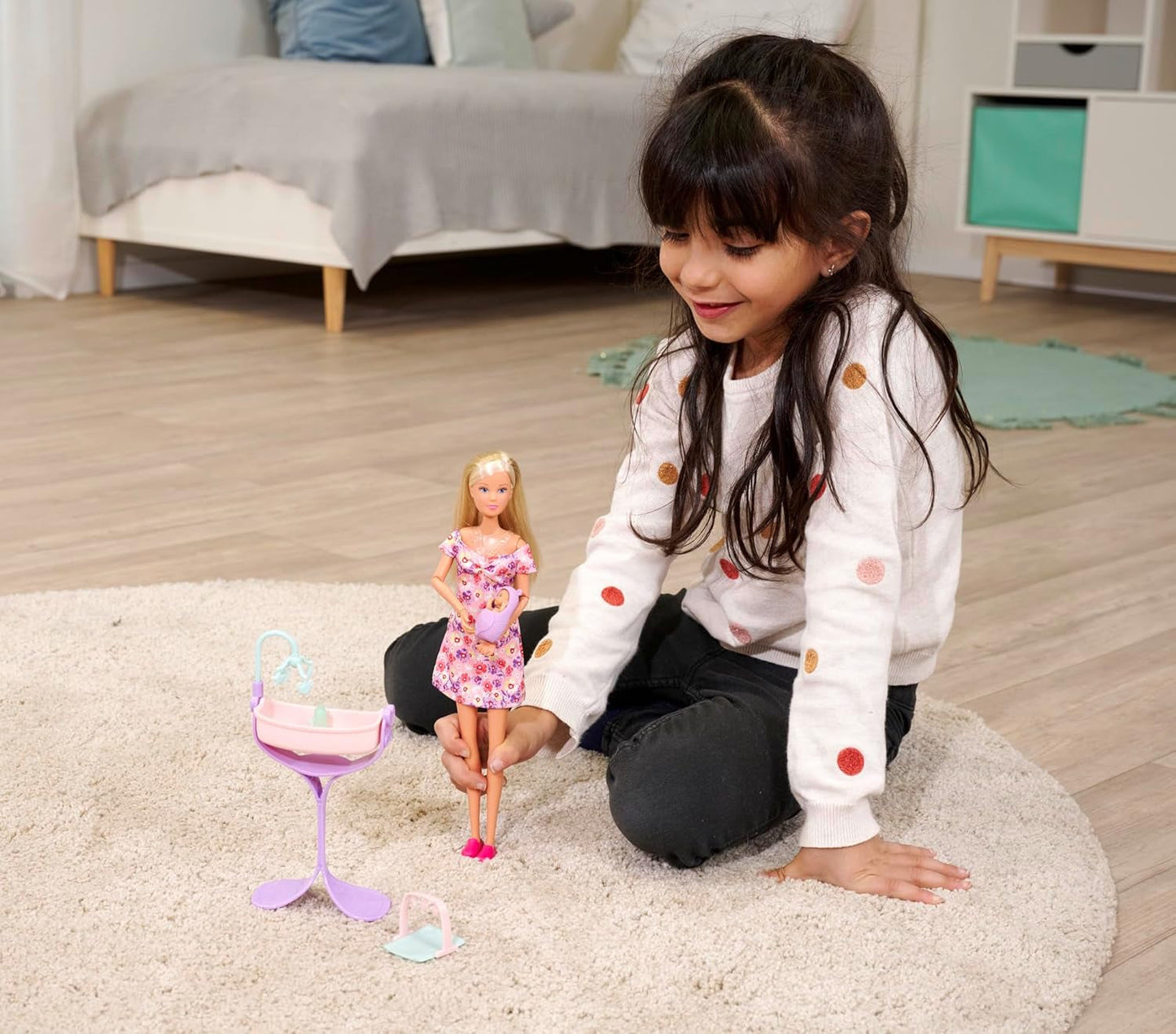 Simba 105733680 Steffi LOVE Doll Hello Baby (29 Cm) - Muñeca de juego embarazada con barriga en crecimiento, muñeco y accesorios - Juguete infantil para niñas y niños a partir de 3 años, negro Muñecas Naty Shop