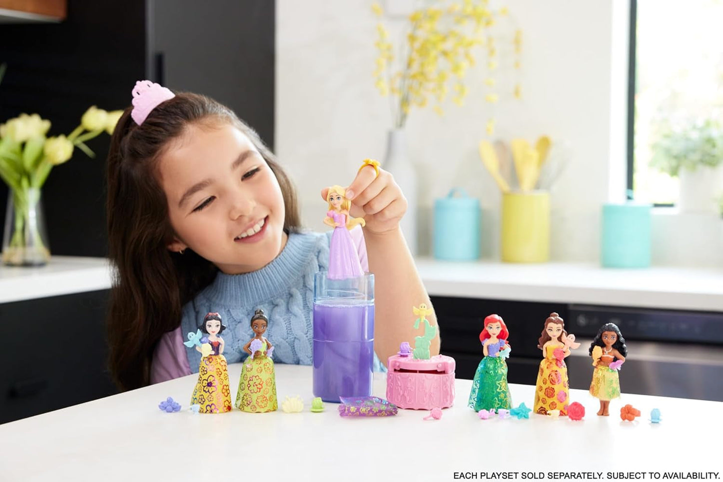 Mattel Disney Princess Royal Color Reveal Muñeca pequeña con 6 sorpresas, incluido anillo perfumado y 4 accesorios (las muñecas pueden variar), serie Garden Party HRN63