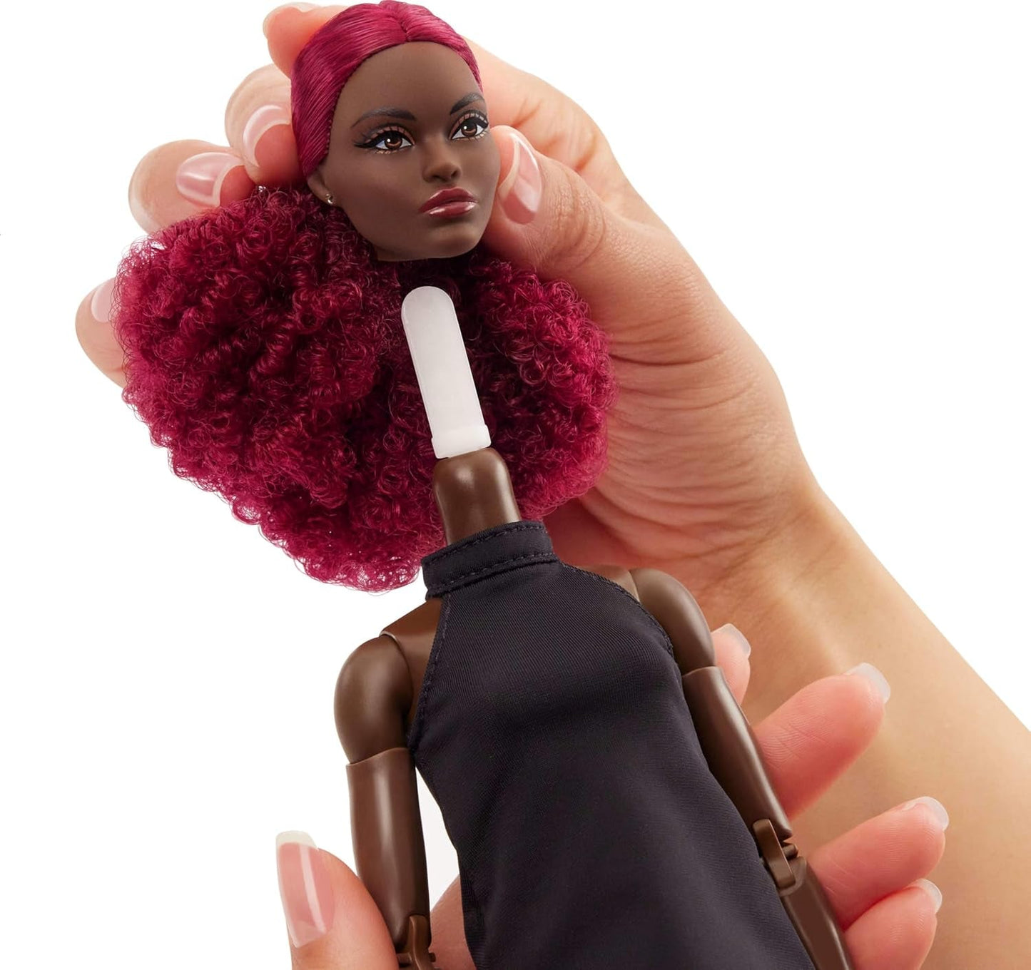 Muñeca coleccionable Barbie Basics modelo 3 con rizos rojos, minivestido y botas negros, talla única, cuerpo articulado grande y cabeza intercambiable, JBH75