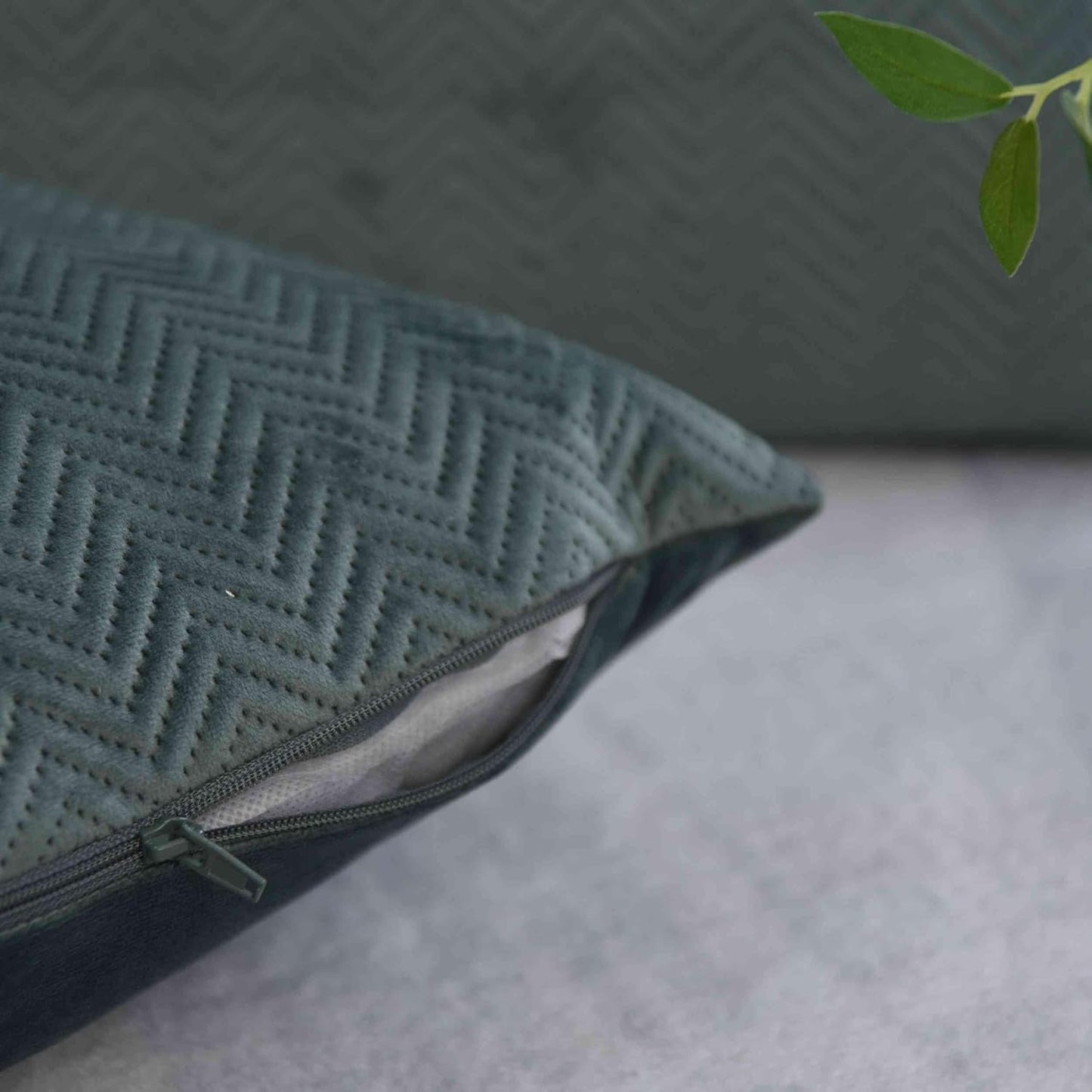 Almohada tipo caja para cortina Almohada decorativa L x A 45X45 cm Jacquard verde "Greta" con diseño de espiga Cuidado fácil Cierre de cremallera Relleno suave 320G - Variedad de colores, 2023510 Almohadas de viaje Naty Shop