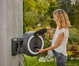 Gardena PowerRoll XXL Solo Caja de manguera de pared inalámbrica: Enrollador de manguera automático con manguera de jardín de 40 m, guía de manguera y RollControl, funciona con pilas, resistente a los rayos UV y a las heladas (18647-55)