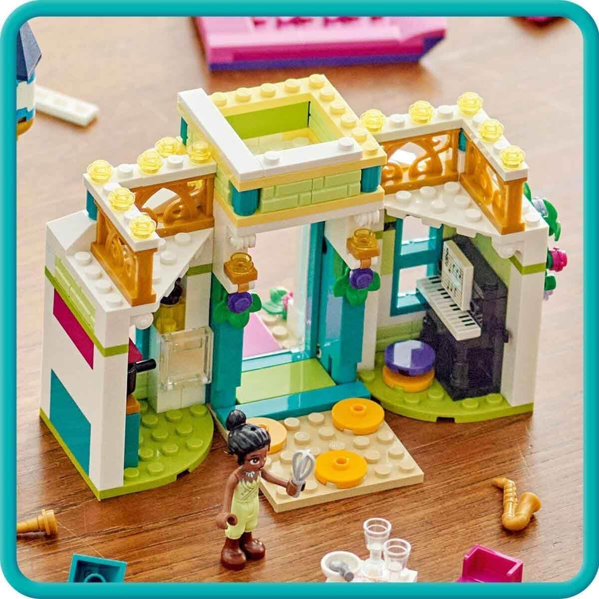 LEGO Disney Princess: Disney Princess Adventure Market, casa de juguete con 4 muñecas, incluidas Cenicienta y Ariel, juego con mapa del tesoro, regalo para niñas y niños a partir de 6 años 43246 Juegos de construcción Besuche den LEGO-Store