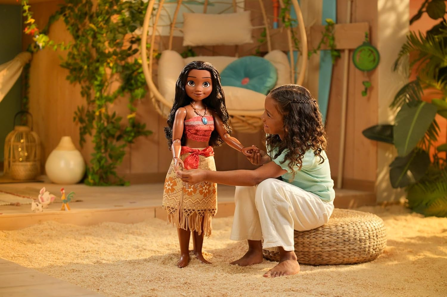 Disney Princess Vaiana, 80 cm große Spielpuppe von Jakks Pacific, bewegliche Puppe, mit Bürste zum Kämmen ihrer welligen Locken, vom Film Inspired Kleid, abnehmbare Halskette mit Anhänger