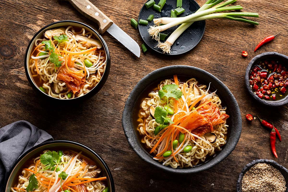Fideos instantáneos Nong Shim Kimchi Ramyun - Sopa de ramen coreano en taza - Preparación rápida - 1 paquete de 75g