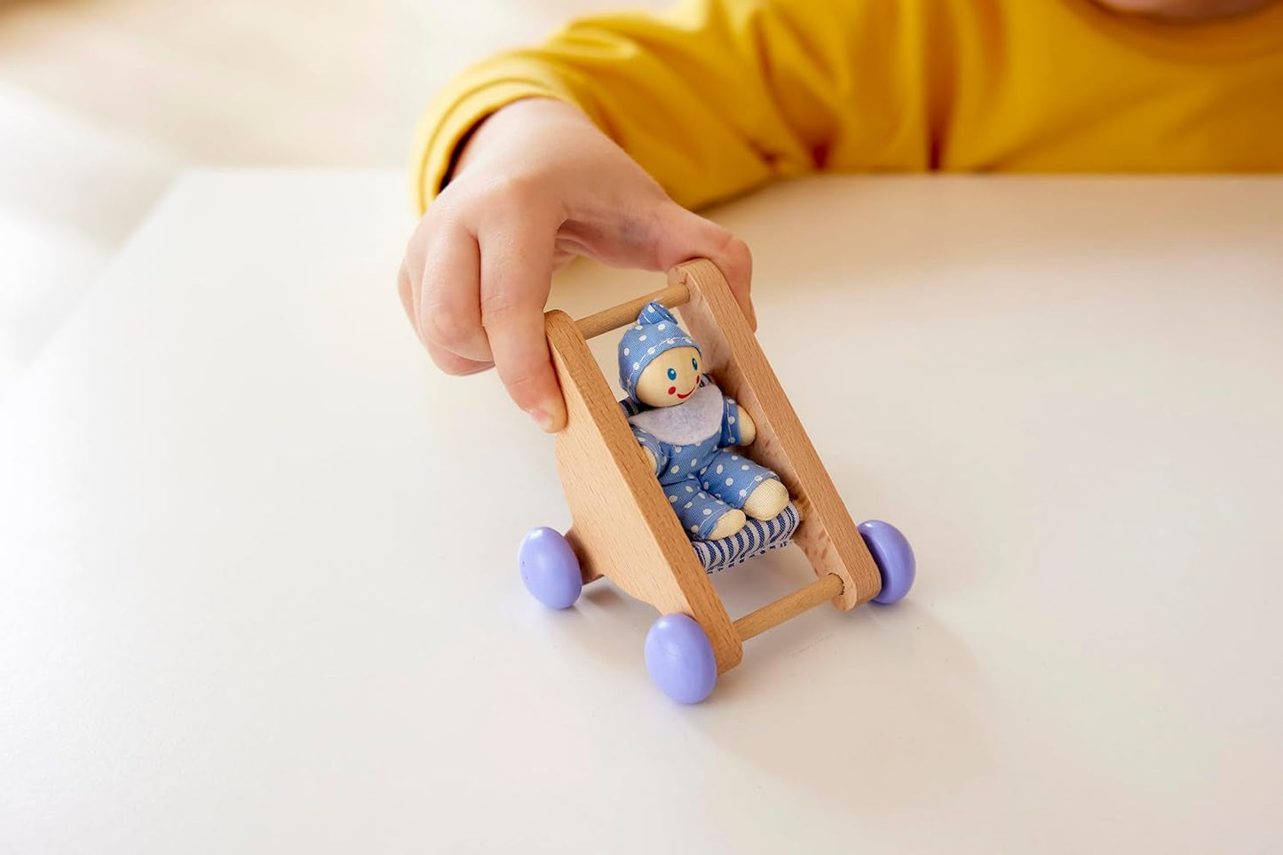 Hape Baby Room - Juego de habitación para muñecas de madera, muebles para muñecas, accesorios para casa de muñecas para niños pequeños, habitación para bebés en miniatura con columpio y accesorios, juego de rol para niños de 3 años