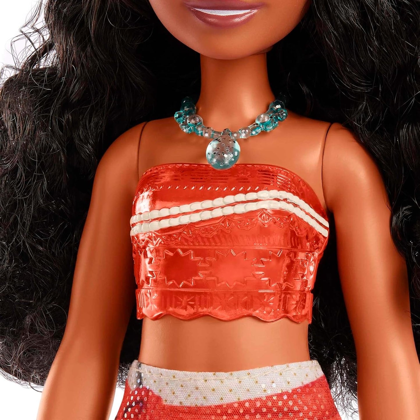 Mattel DISNEY Moana - Muñeca de moda articulada con traje de purpurina, diadema y collar desmontables, para niños a partir de 3 años, HPG68